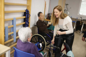 La consejera Ana Dávila, durante su visita a la Residencia Colisée